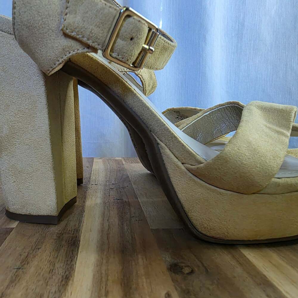Anne Klein - Picture 3 of 8